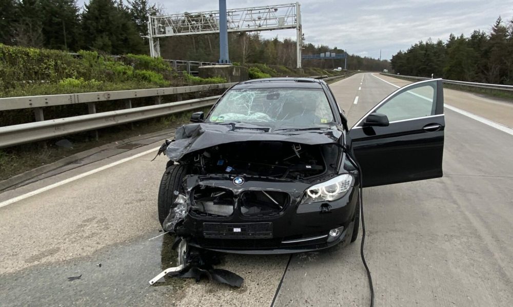 Beschädigter PKW BMW